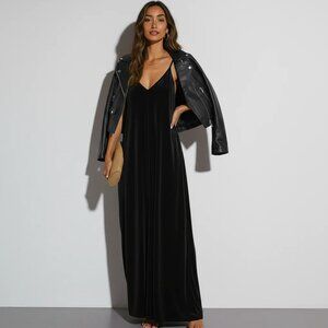 Skivys Femme Black Velvet Goddess Gown Maxi Small